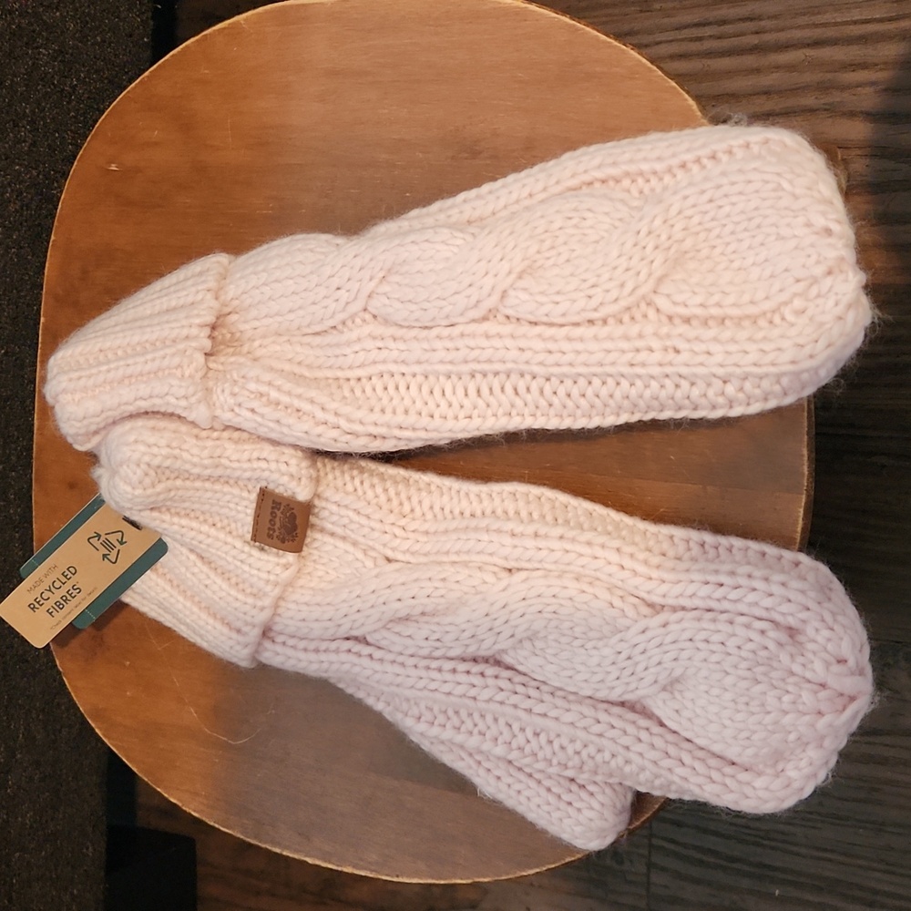 NEW ROOTS Women's Olivia Cable Mittens In PINK BALLET SLIPPER ONE SIZE